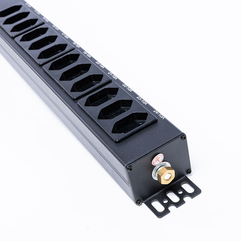 Brazil Sockets 24 Outlets 1.5U Liquid Magnetic Circuit Breaker Vertical TCP/IP smart Rack PDU