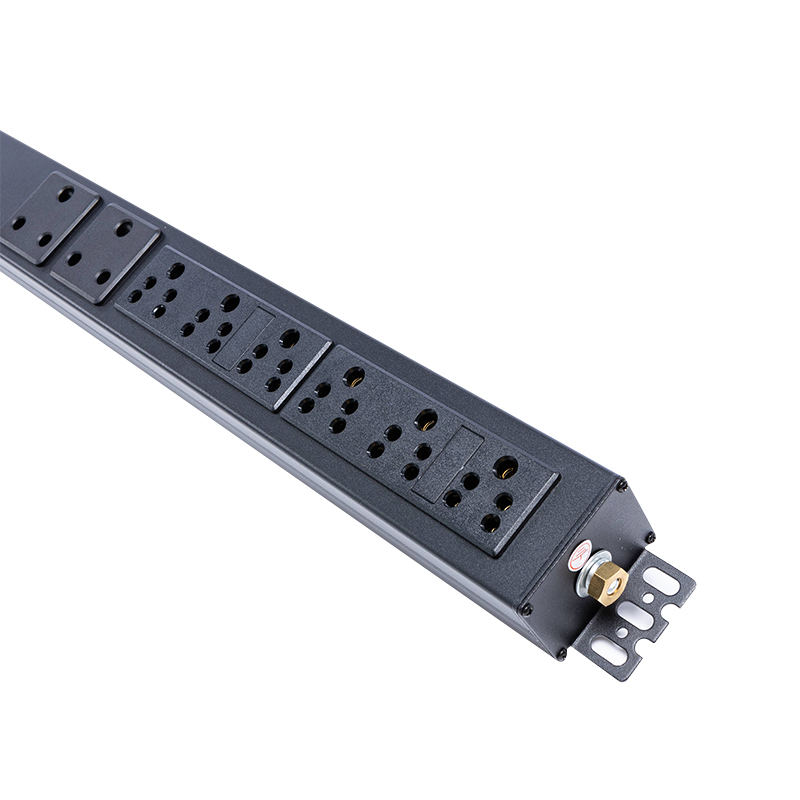 South Africa Sockets 16 Outlets 1.5U Liquid Magnetic Circuit Breaker Vertical TCP/IP smart Rack PDU